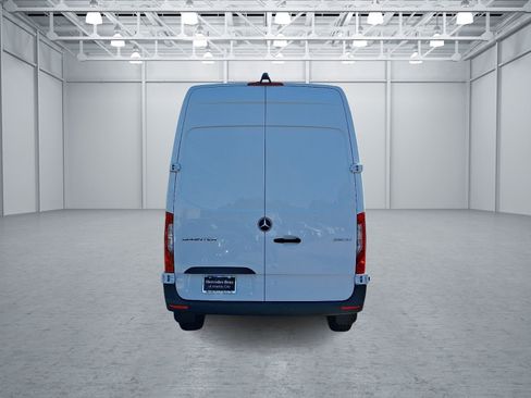 Used 2025 Mercedes-Benz Sprinter 2500 image 5