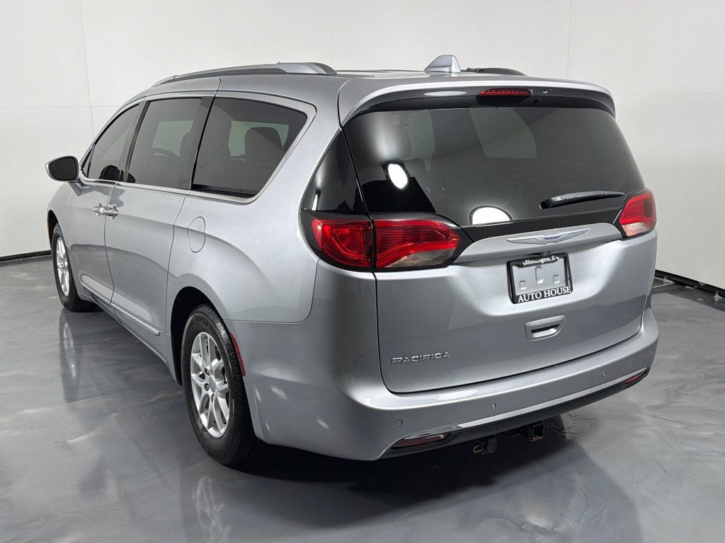 Used 2020 Chrysler Pacifica Touring-L FWD image 7