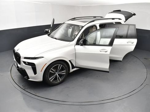 Used 2023 BMW X7 M60i w/ Executive Package AWD/4WD image 27