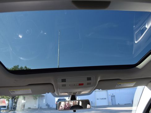 Used 2017 Volkswagen Golf S image 30