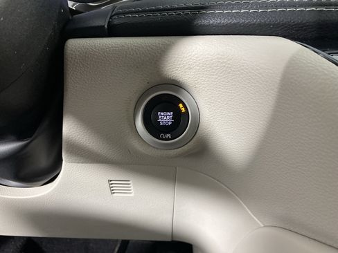 Used 2021 Chrysler Pacifica Limited w/ Uconnect Theater Family Group AWD/4WD image 26