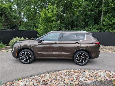 Used 2022 Mitsubishi Outlander SEL AWD/4WD image 2