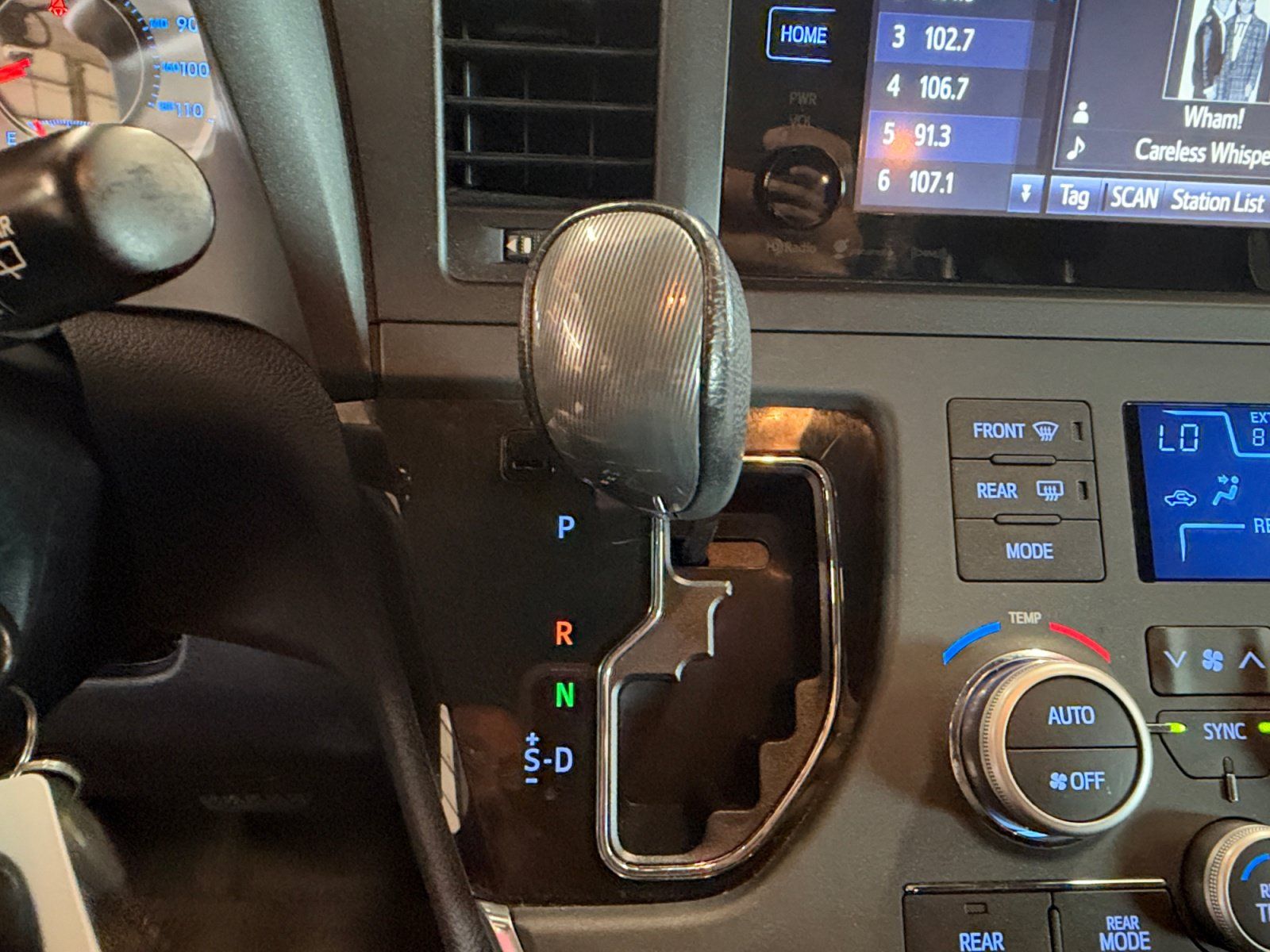Used 2017 Toyota Sienna SE FWD image 21