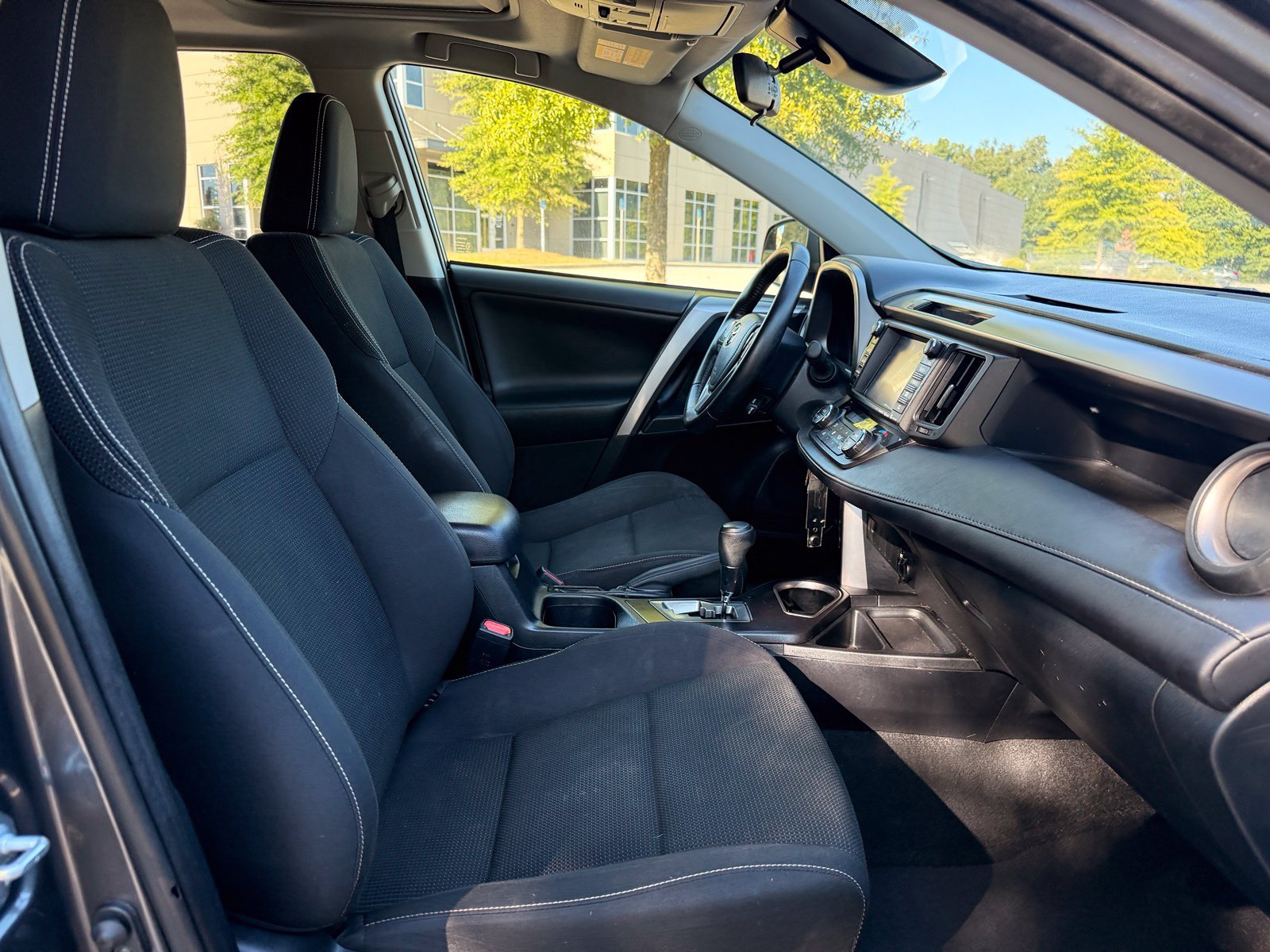 Used 2017 Toyota RAV4 XLE FWD image 35