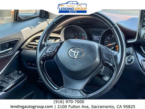 Used 2019 Toyota C-HR Limited FWD image 14