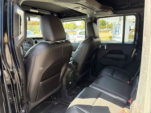 Used 2019 Jeep Wrangler Unlimited Sahara image 25