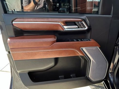 Used 2024 GMC Sierra 2500 Denali Ultimate image 8