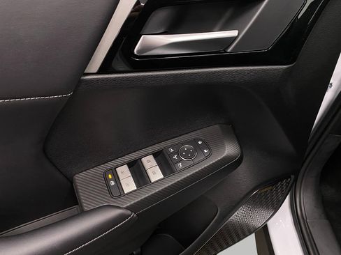 New 2025 Mitsubishi Outlander SE image 33