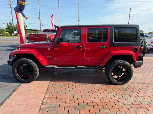 Used 2014 Jeep Wrangler Unlimited Sahara w/ Connectivity Group AWD/4WD image 17