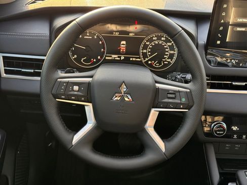 New 2026 Mitsubishi Outlander AWD image 19
