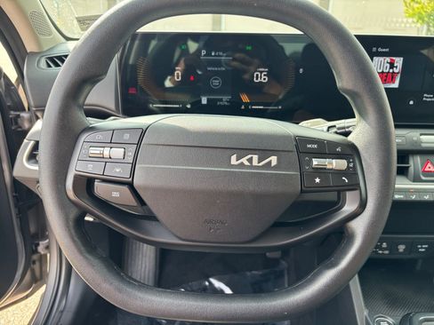 Used 2025 Kia K4 FWD image 28