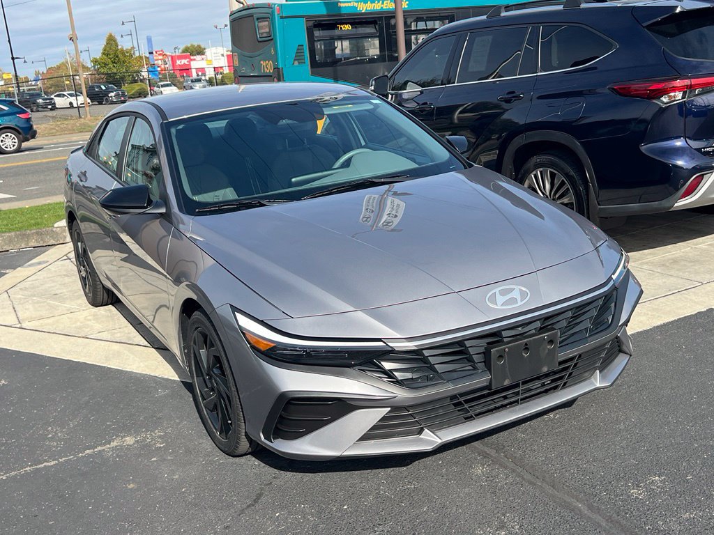 Certified 2026 Hyundai Elantra Sport FWD image 3