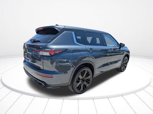 New 2026 Mitsubishi Outlander LE image 4