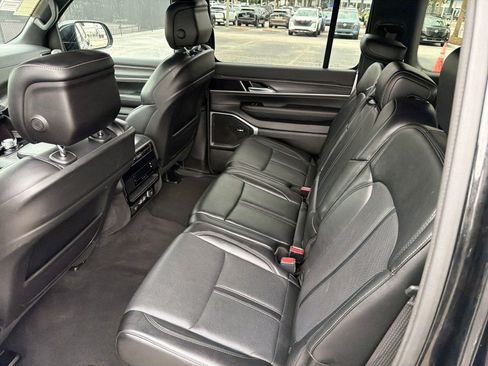 Used 2024 Jeep Wagoneer L Series II RWD image 29