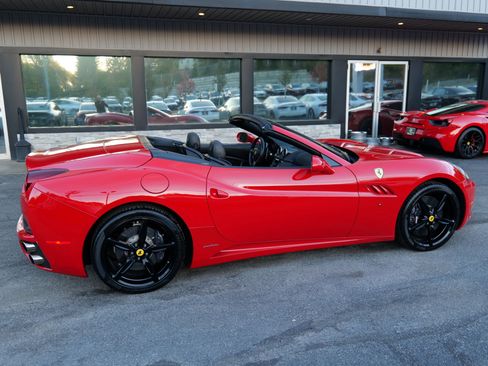 Used 2014 Ferrari California image 5