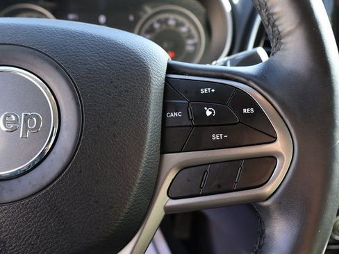 Used 2019 Jeep Cherokee Limited FWD image 35