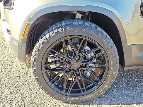 Used 2021 Land Rover Defender 110 SE image 5