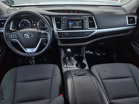 Certified 2018 Toyota Highlander LE w/ Carpet Mat Package (TMS) FWD image 14