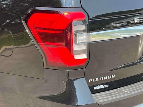 Used 2024 Ford Expedition Max Platinum AWD/4WD image 10