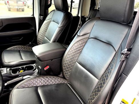 Used 2022 Jeep Gladiator Overland image 13