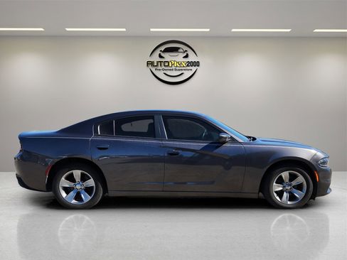 Used 2018 Dodge Charger SXT Plus image 5