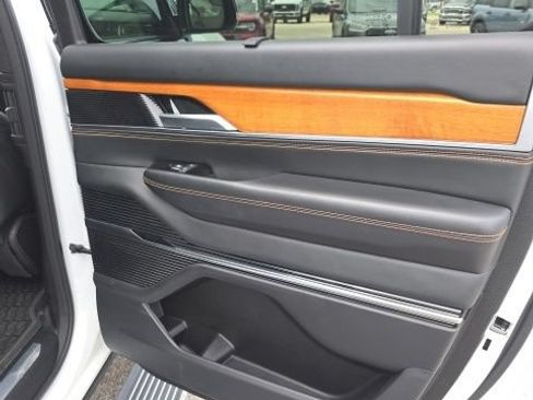 Used 2024 Jeep Grand Wagoneer L Series III AWD/4WD image 30
