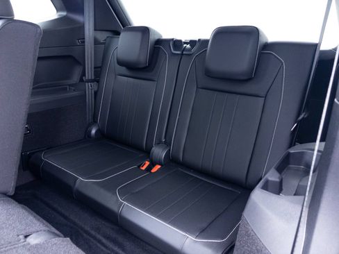 Used 2022 Volkswagen Tiguan SE R-Line FWD image 41