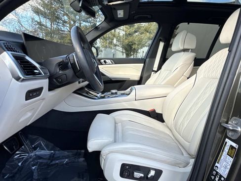 Used 2025 BMW X5 xDrive40i w/ Executive Package image 14