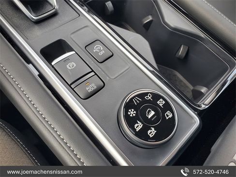 New 2025 Nissan Pathfinder SL image 33