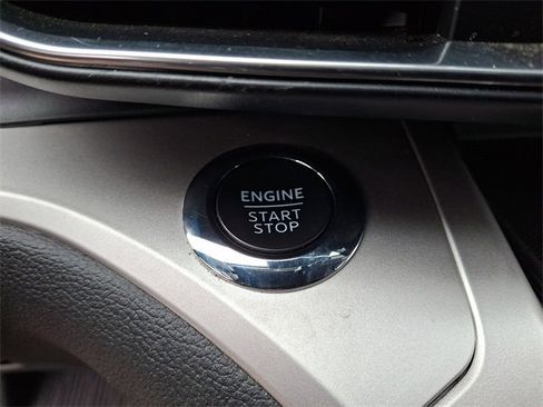 Used 2022 Ford Explorer XLT w/ Equipment Group 202A image 22