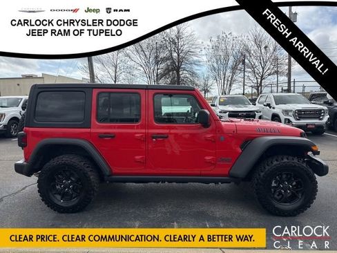 Used 2025 Jeep Wrangler Sport image 5