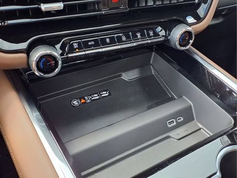 New 2026 Chevrolet Suburban High Country AWD/4WD image 9