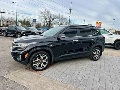 Used 2021 Kia Seltos SX w/ SX Sunroof Package image 3