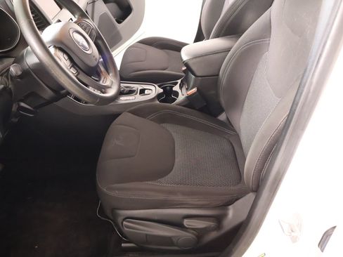 Used 2019 Jeep Cherokee Latitude w/ Popular Appearance Group FWD image 10