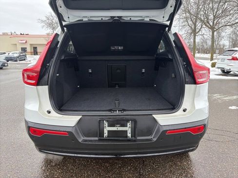 Used 2024 Volvo XC40 B5 Ultimate image 13