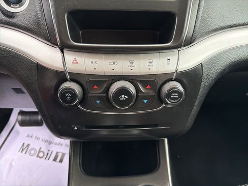Used 2016 Dodge Journey SXT w/ Comfort/Convenience Group FWD image 28