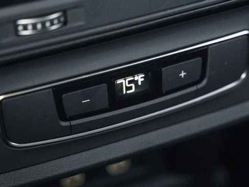 Certified 2025 Audi Q7 2.0T Premium w/ Convenience Plus Package image 27