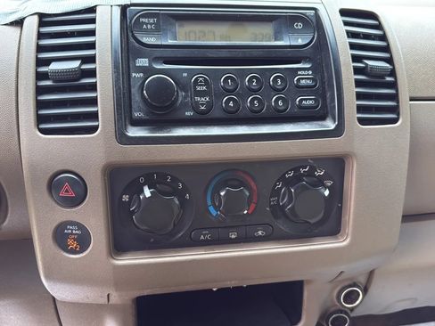Used 2005 Nissan Frontier SE RWD image 31