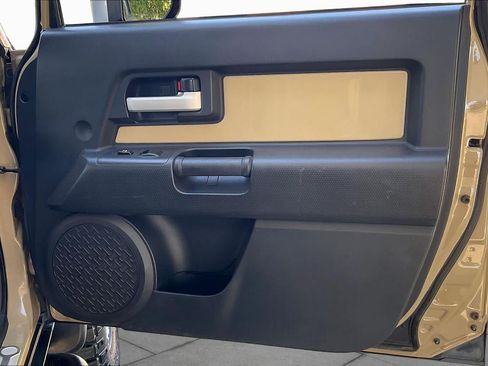 Used 2011 Toyota FJ Cruiser 4WD w/ Upgrade Pkg image 22
