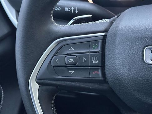 Used 2024 Jeep Grand Cherokee Laredo image 22