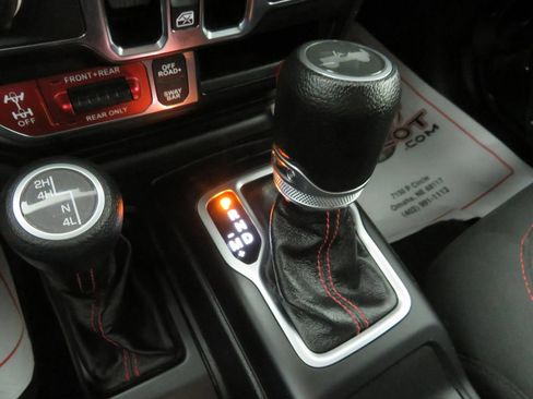 Used 2021 Jeep Wrangler Unlimited Rubicon AWD/4WD image 25