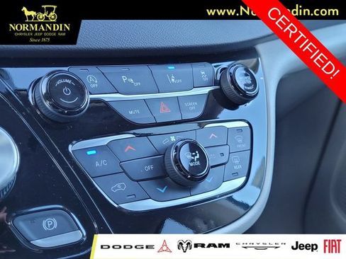 Certified 2023 Chrysler Pacifica Touring-L FWD image 11