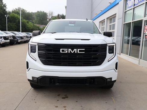Used 2023 GMC Sierra 1500 Elevation AWD/4WD image 5