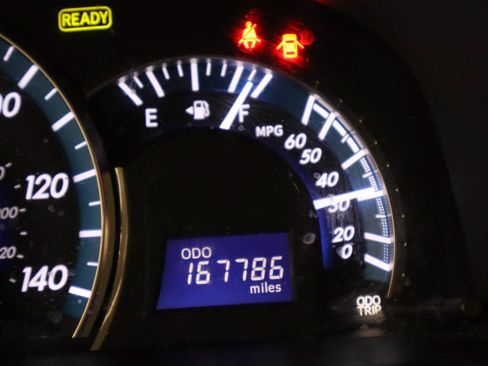 Used 2012 Toyota Camry XLE w/ Leather Pkg FWD image 5