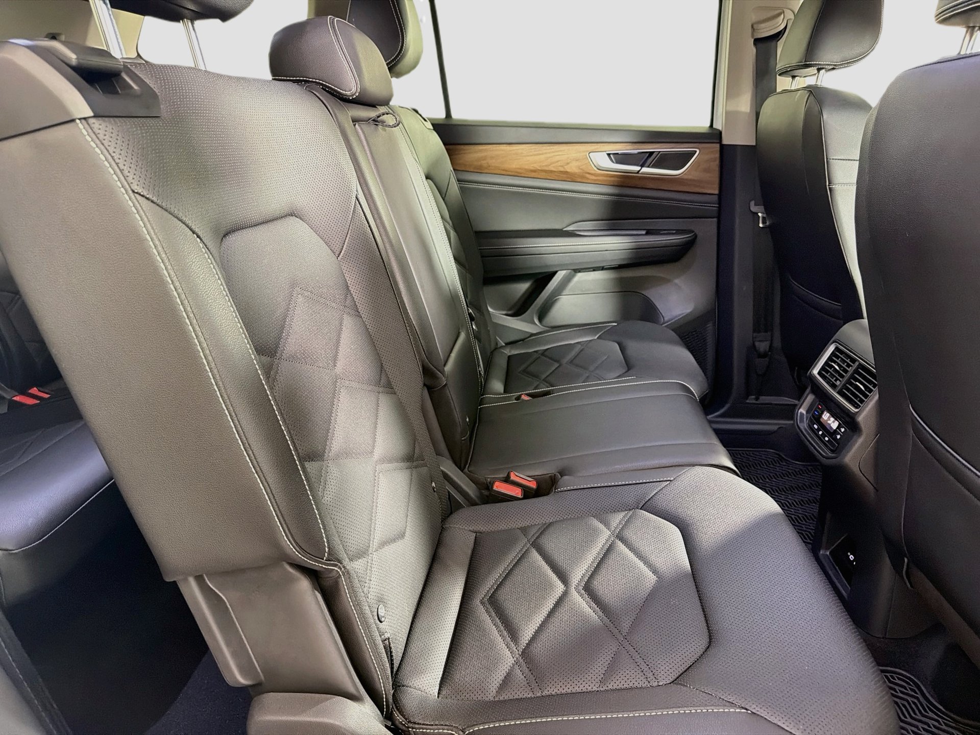 Certified 2026 Volkswagen Atlas SE FWD image 27