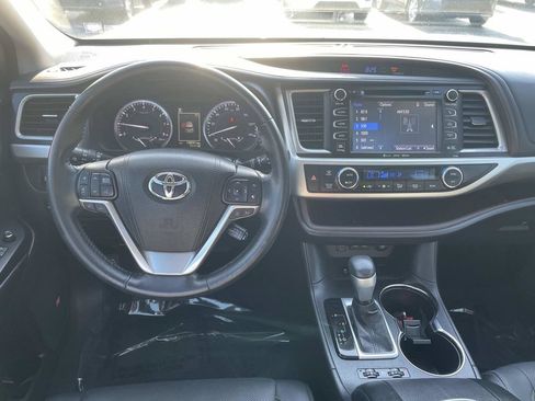 Used 2017 Toyota Highlander Limited FWD image 19