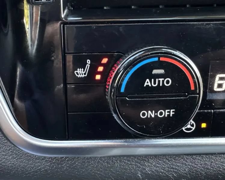 Used 2021 Nissan Rogue Platinum FWD image 35