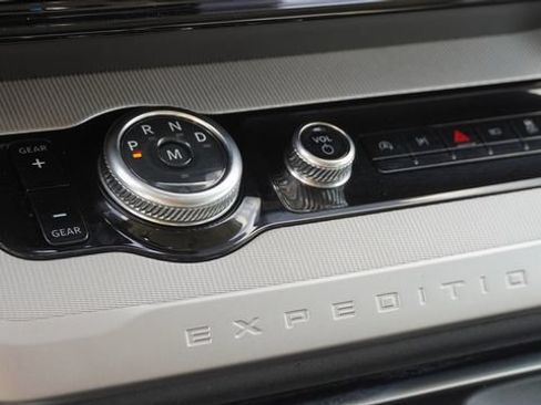 Used 2025 Ford Expedition Active AWD/4WD image 26