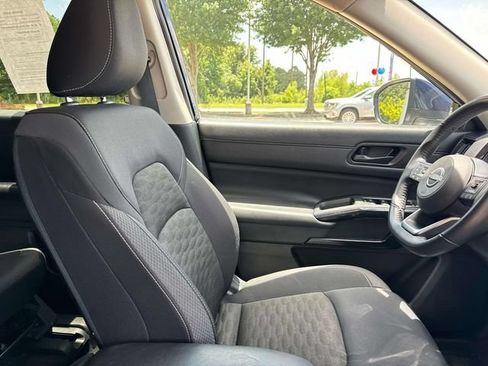 Used 2025 Nissan Pathfinder SV FWD image 16
