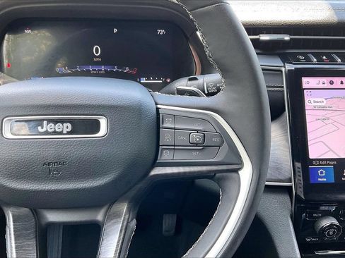 Used 2023 Jeep Grand Cherokee L Limited AWD/4WD image 32